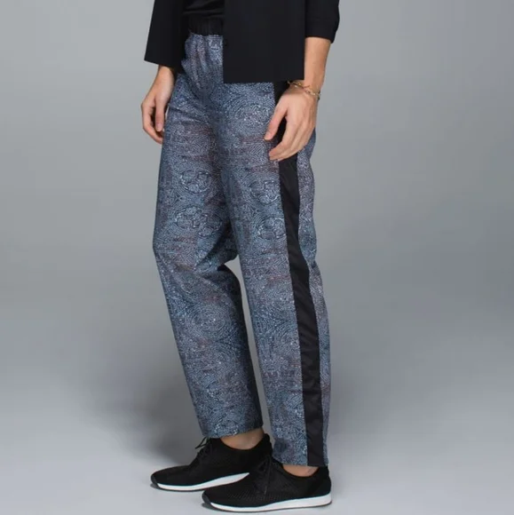 Lululemon Rise & Shine Trouser in Bead Envy Silver Spoon Multi / Black - Picture 13 of 13